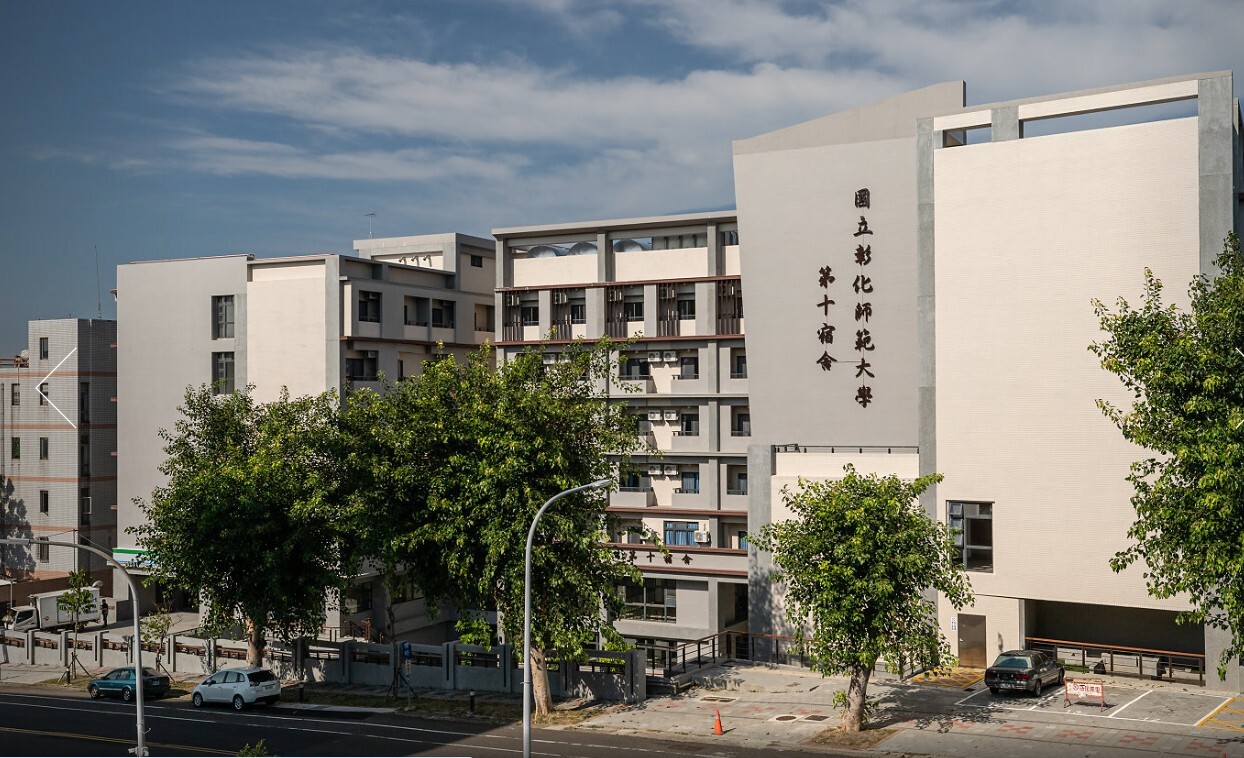 10舍外觀：地下一層地上6層的現代化學生宿舍建築