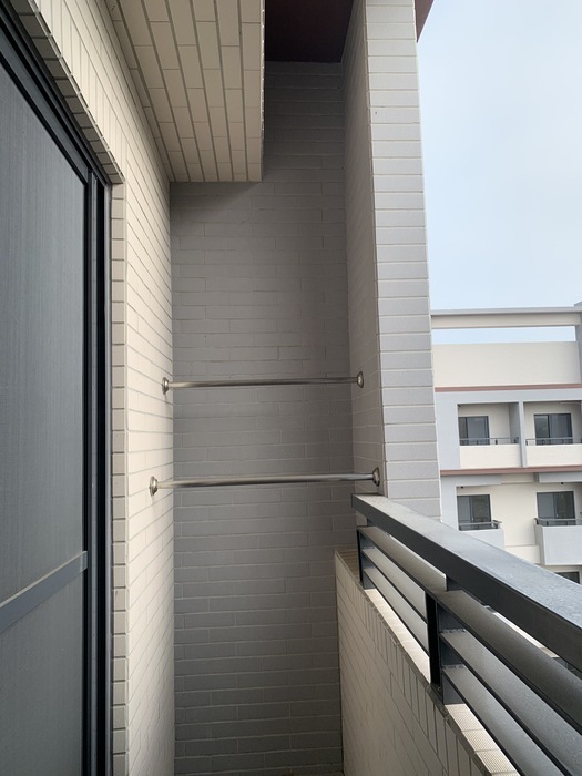 寢室陽台：每間套房皆有配備的獨立陽台，採光良好